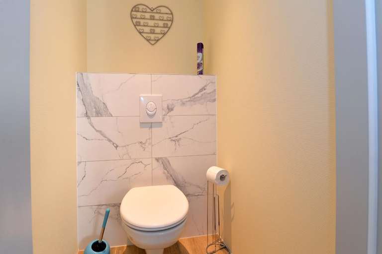 Bathroom 2, Chez Sylvie et Josephine, Bas-Rhin