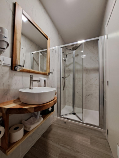 Bathroom 3, Agrafonte, Paços de Ferreira