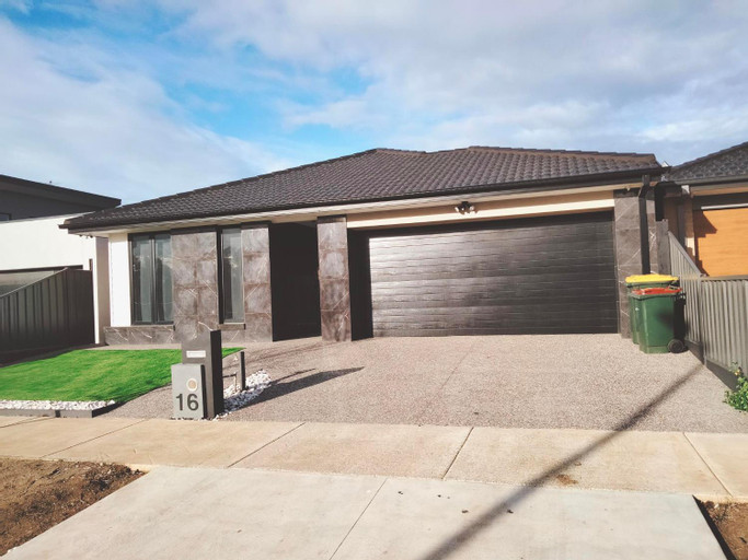 Modern and cosey 4 bedroom house walk to beach, Greater Geelong - Pt B
