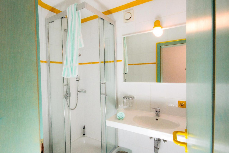 Bathroom 5, Hotel-Gasthof zum Bach, Cham