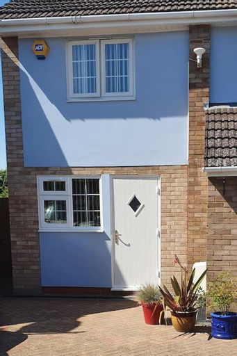 Self-contained annex with private entrance, double bed, kitchen, bathroom, free car park - Near Camb, Cambridgeshire