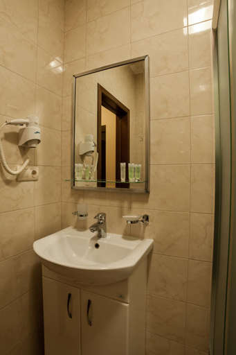 Bathroom 3, Maria Garden hotel & restaurant, Ivano-Frankivs'ka
