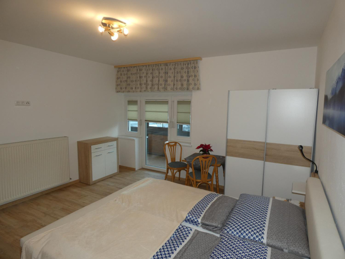 Others 5, Gastezimmer Gombotz, Bruck-Mürzzuschlag