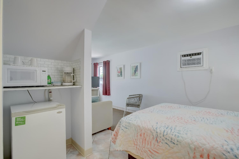 Others 4, Seahorse Guesthouse, Broward