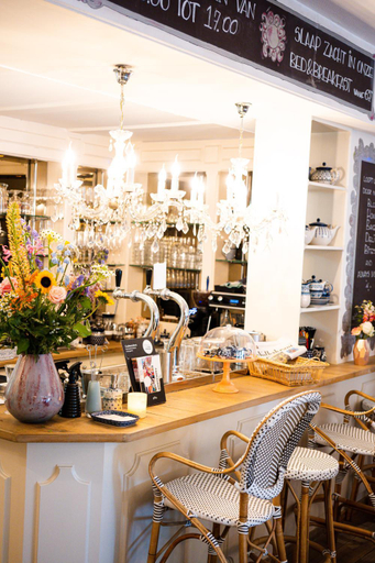 Food & Drinks 5, Bubbles & Bed, De Bilt