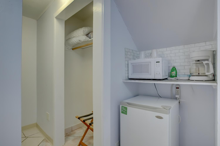 Others 2, Seahorse Guesthouse, Broward