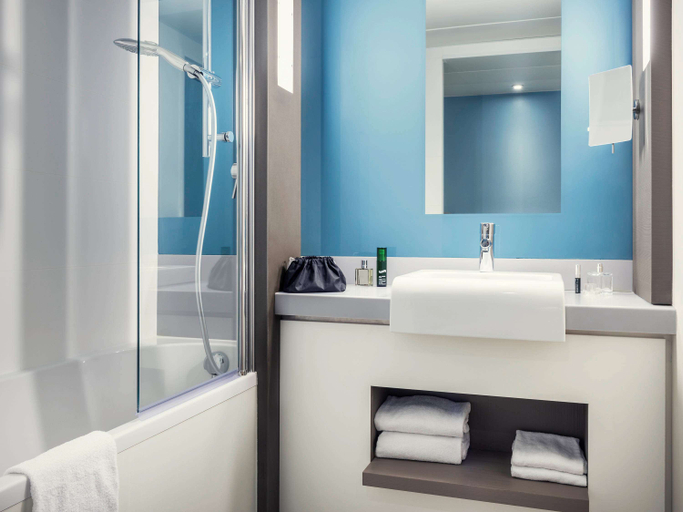 Bathroom 4, Mercure Paris Val de Fontenay Hotel, Val-de-Marne