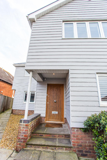 Others 4, Springtide - beach front property in East Wittering, West Sussex