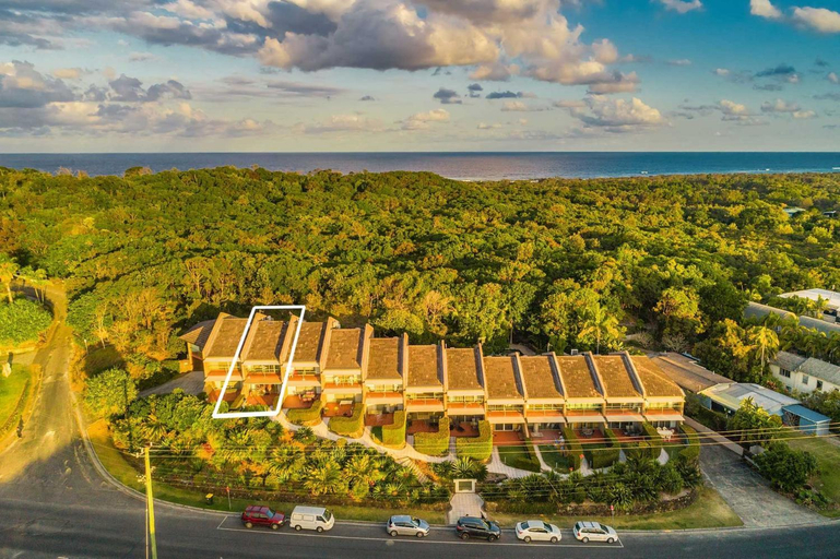 Exterior & Views 5, James Cook Apartments - w. pool  beach access, Byron
