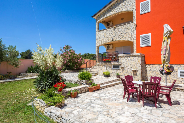 Others 5, Villa Orange II, Ližnjan