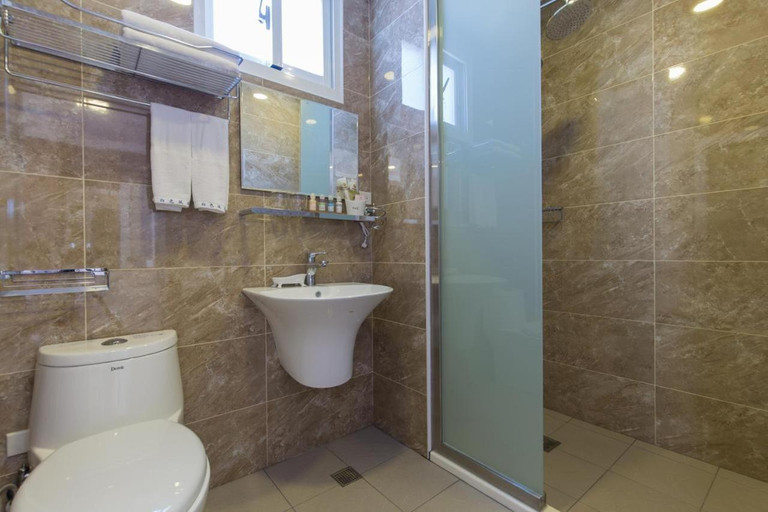 Bathroom, White Pinwhee, Hualien