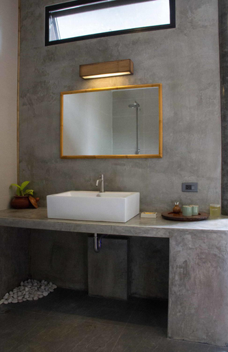 Bathroom 13