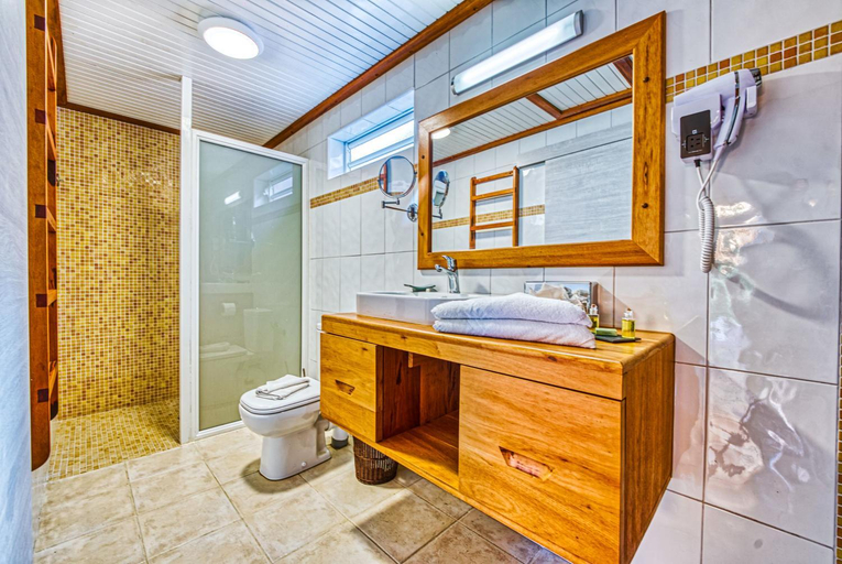 Bathroom 4, Hotel Bambou, Les Trois-Îlets