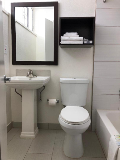 Bathroom 2, Inn Of Long Beach, Los Angeles