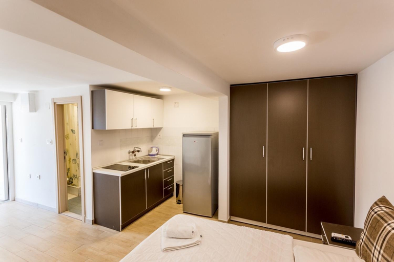 Others 5, Apartments Belani