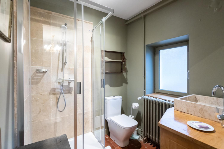 Bathroom 4