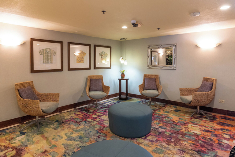 Marine Surf by Tropical Escapes Realty, Honolulu