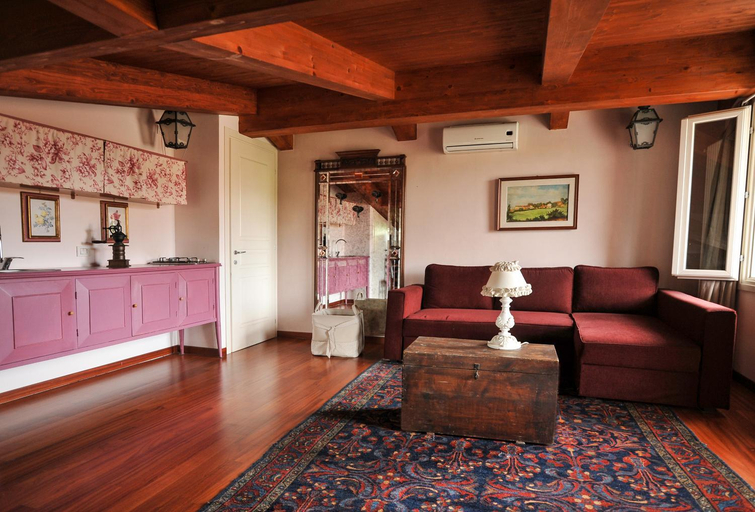 Others 4, B&B Zelmira, Rimini