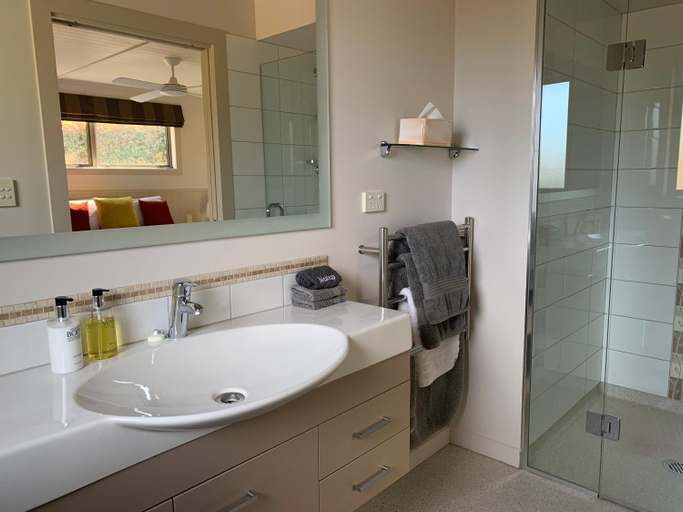 Bathroom 2, Burn Cottage Retreat, Central Otago