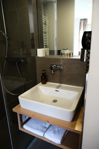 Bathroom 1, "beim Butz", Regensburg