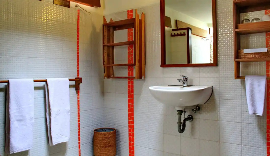 Bathroom 5, Cocotinos a Boutique Dive Resort Manado, North Minahasa