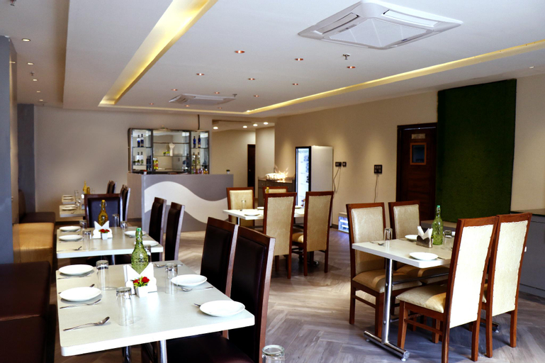 Food & Drinks, Hotel The Spades Zirakpur, Sahibzada Ajit Singh Nagar