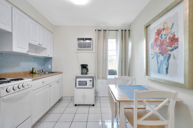 Others 3, Seahorse Guesthouse, Broward
