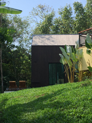 Exterior 10