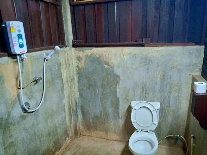 Bathroom 11