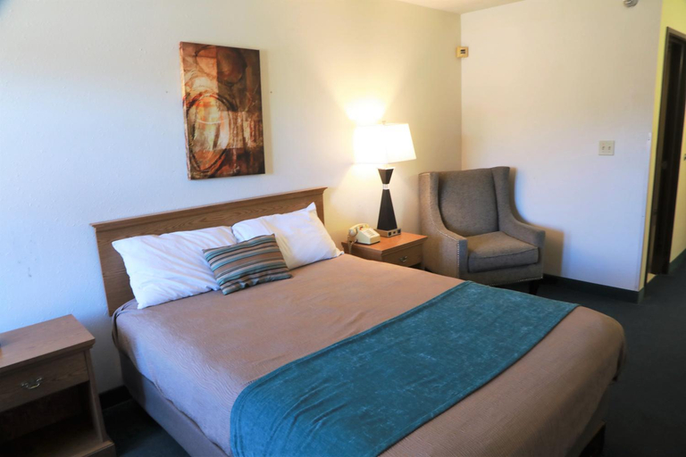 Others 3, Heritage Inn, Saunders