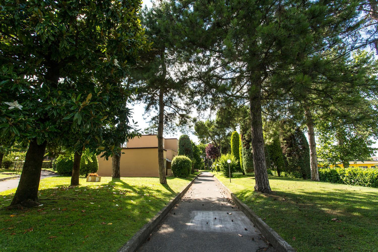 Exterior 9