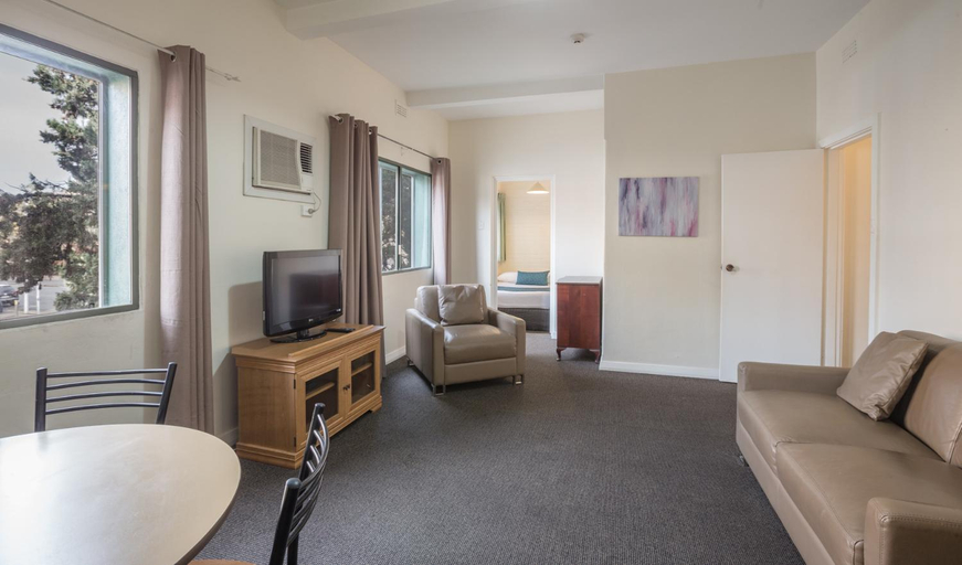 Food & Drinks, Greenways Apartments, Adelaide