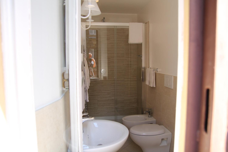 Bathroom, Trastevere Belvedere B&B, Roma