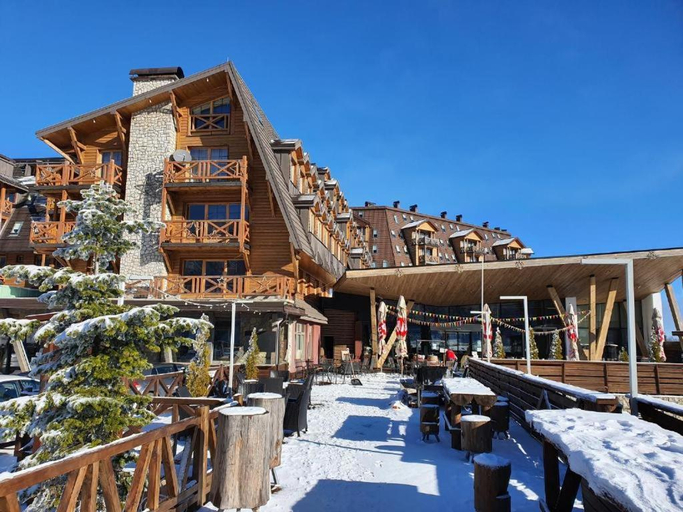Exterior 4