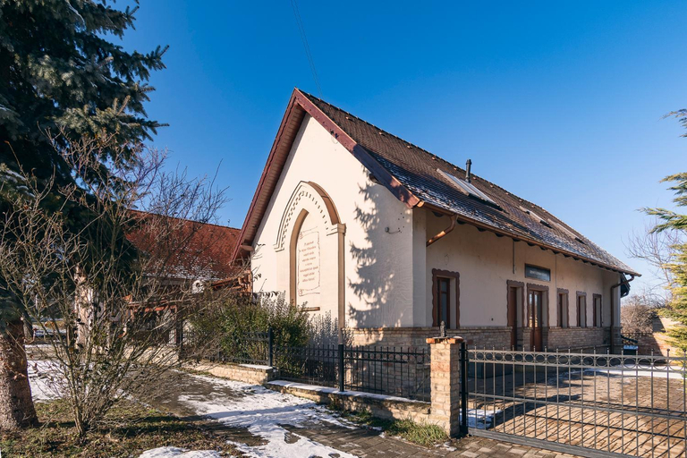 Others 5, Feel Good House, Rétság