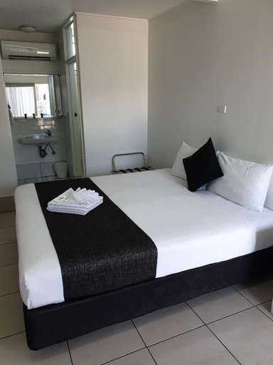 Bedroom 4, Sails on Main, Bowen