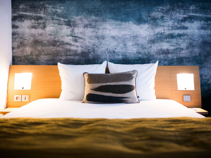 Bedroom 3, Novotel Bayeux, Calvados