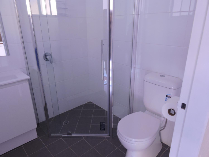 Bathroom 10