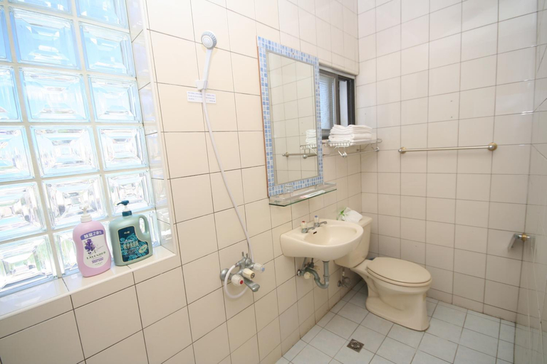 Bathroom 2, Kitesurfing Bed and Breakfast, Penghu