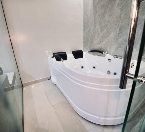 Bathroom 5, qimampark albaha7