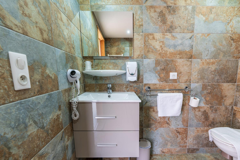 Bathroom 4, Domaine Du Hirtz, Haut-Rhin