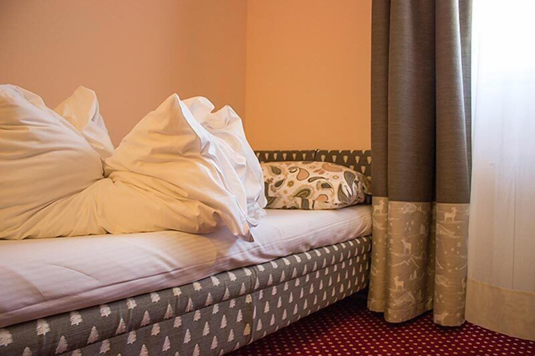 Bedroom 4, Hotel Adler, Bergamo