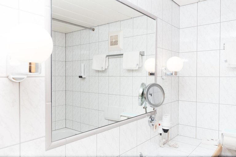 Bathroom 3, Bergidyll & Hotel Trofana, Innsbruck Land
