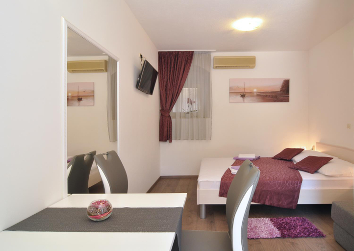 Others 2, Rooms Palma, Split