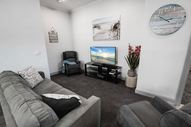 Others 1, Beach and Lakes Cottage B, E. Gippsland - Bairnsdale