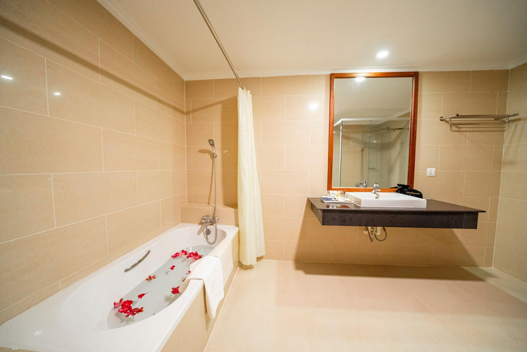 Bathroom 5, Pursat Riverside Hotel & Spa, Sampov Meas