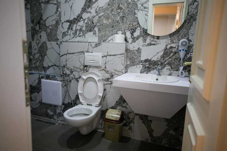 Bathroom 3, Hotel Lotus, Tiranës