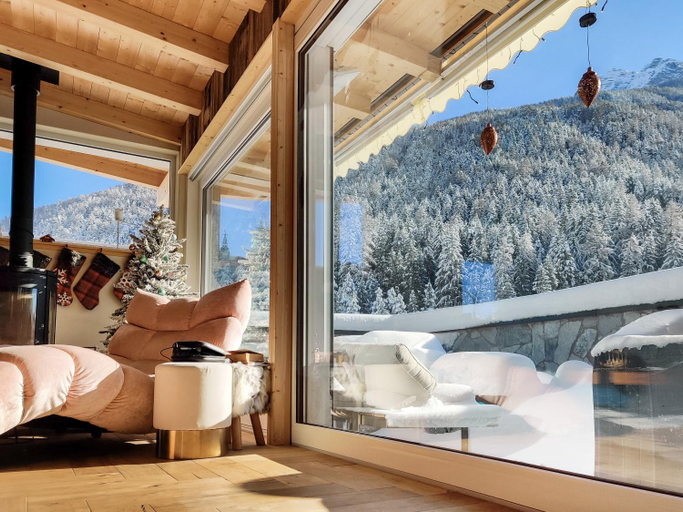 Others 4, Doug's Mountain Getaway, Innsbruck Land