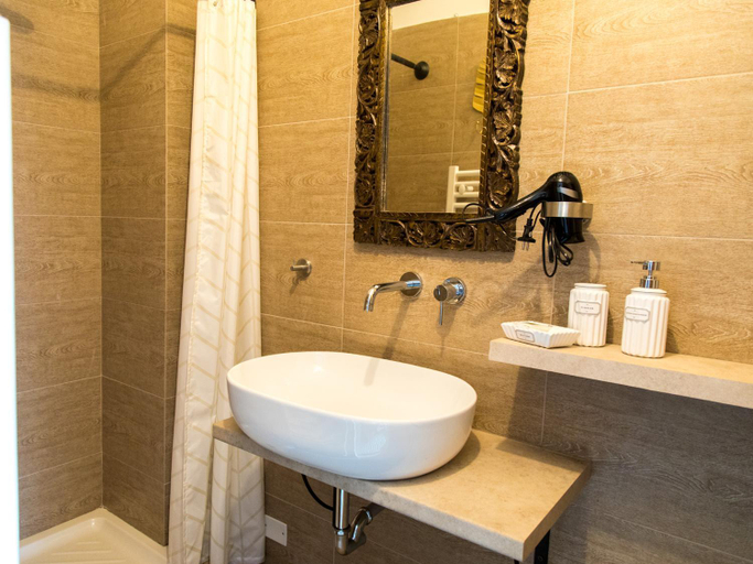 Bathroom 1, Il Sestante, Macerata