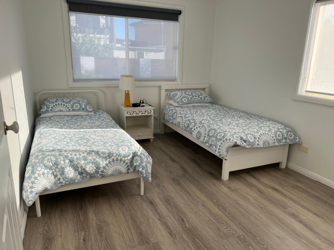 Bedroom, Shellharbour. Ocean, lake and mountain view, Shellharbour